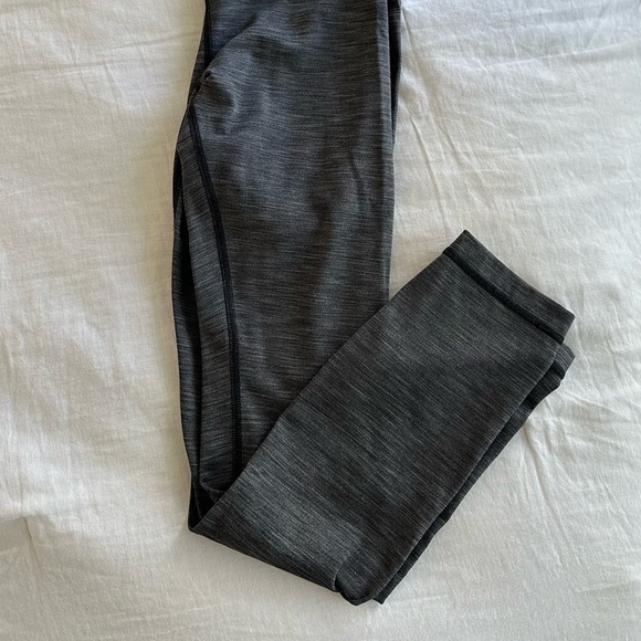 Lulemon grey cropped leggings (Size 4) - Picture 2 of 2
